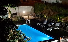 Il Giardino Di Flora Con Piscina